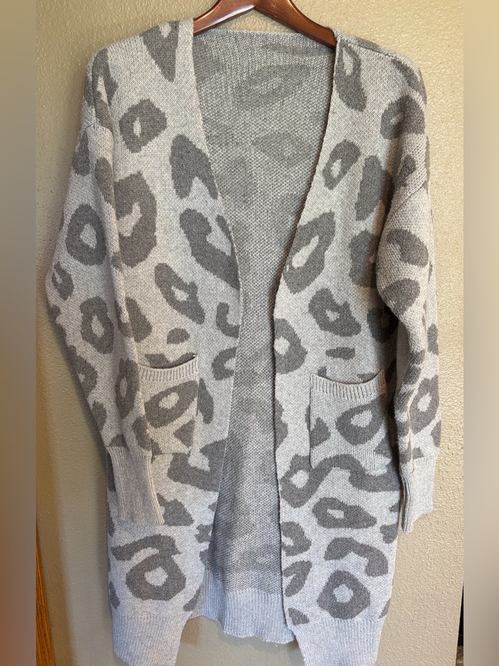 Source Unknown Gray Leopard Print Open-Front Cardigan